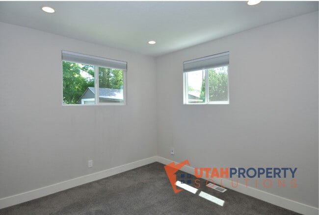 Building Photo - 330 E Sherman Ave