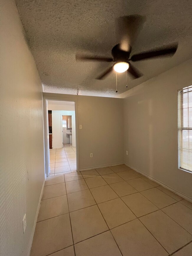 Building Photo - Cozy 2-Bedroom Casita Near St. Mary’s Univ...