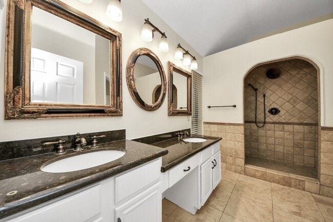 Building Photo - 1024 Glenview Dr