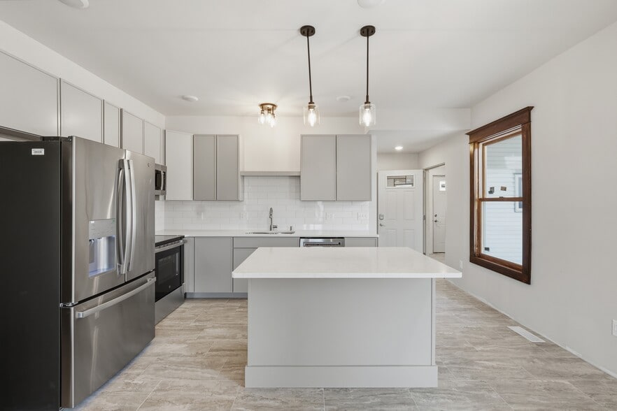 Building Photo - 808 W Main St