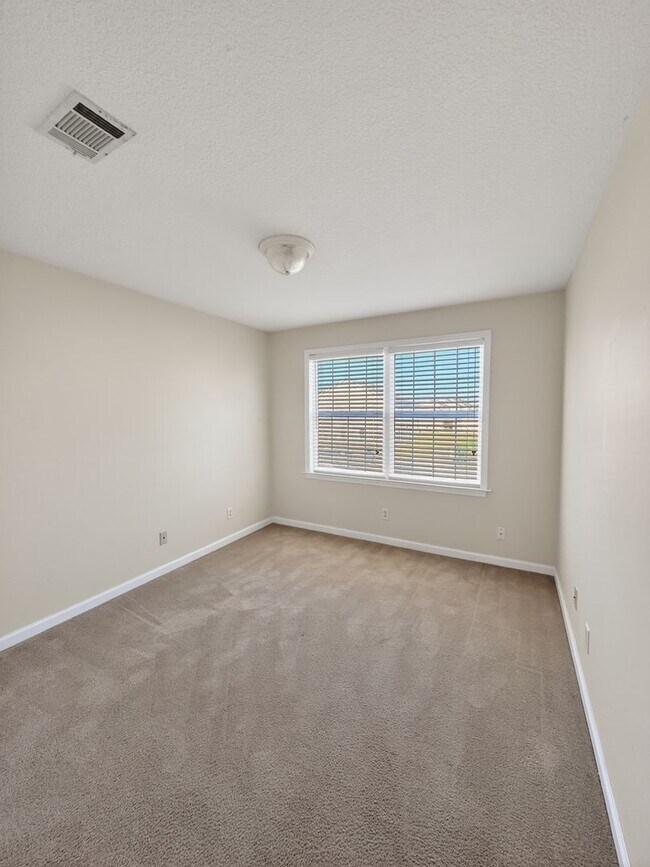 Building Photo - 403 Valdez Ct