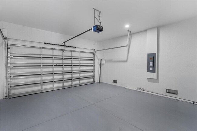 Building Photo - 10070 Flat River St