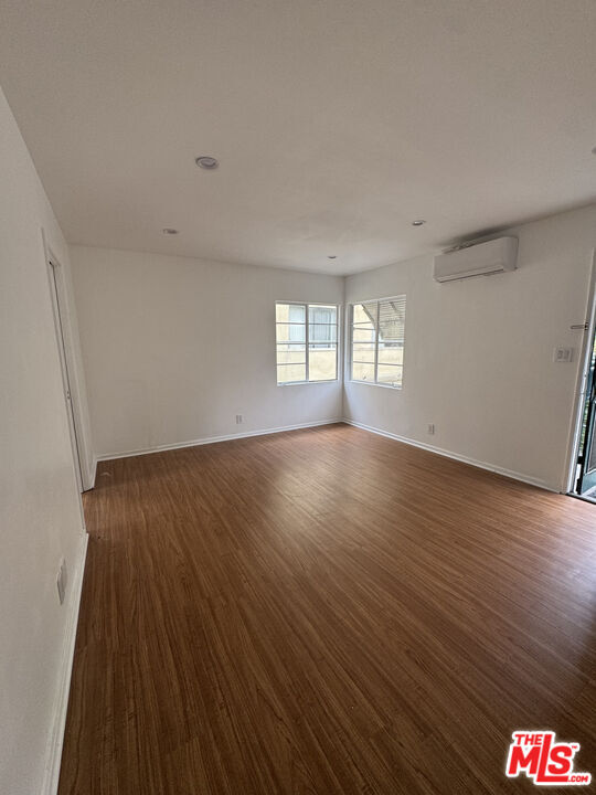 Building Photo - 220 N Louise St