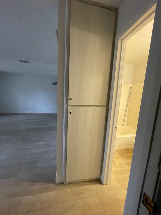 Building Photo - APPLE VALLEY- REFURBISHED 2 BEDROOM , 2 BATHROOM APARTMENT