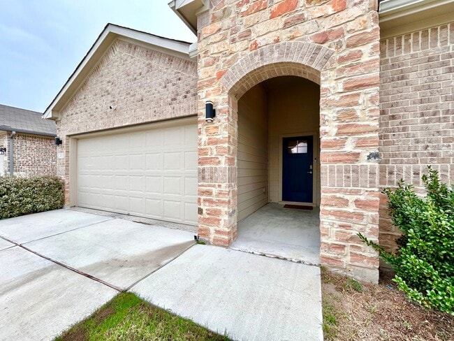 Building Photo - Light-Filled 4 Bedroom, 2 Bath Home with Deck & Fenced Backyard