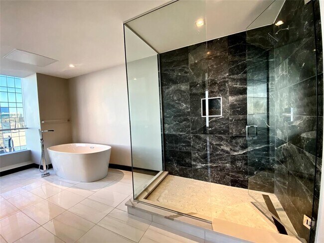 Building Photo - 1402 Elm St