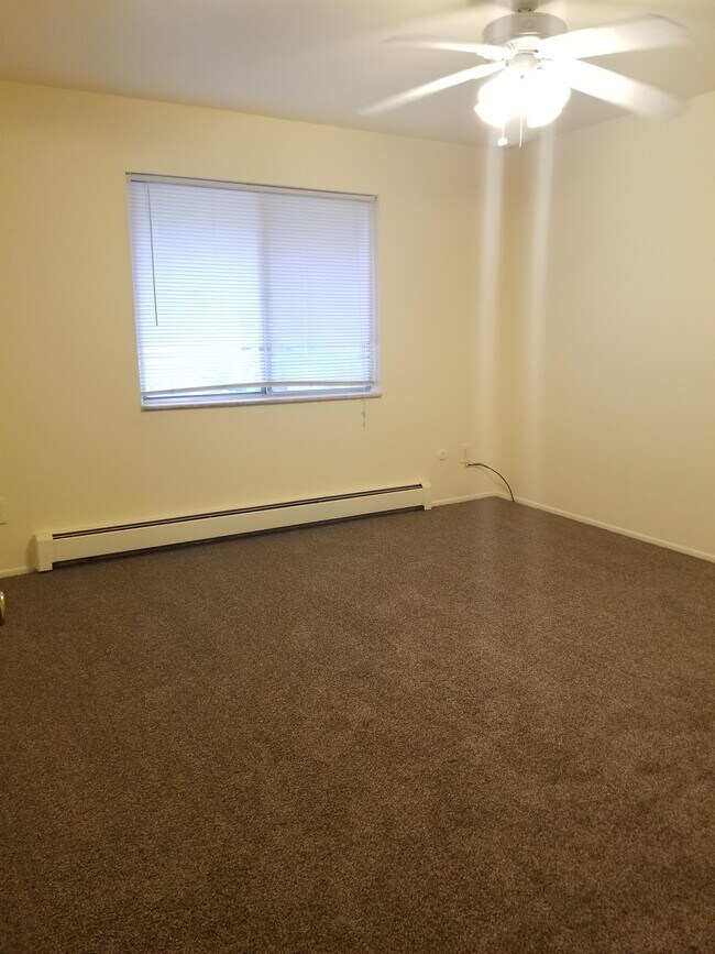 Building Photo - 1820 Axtell Dr