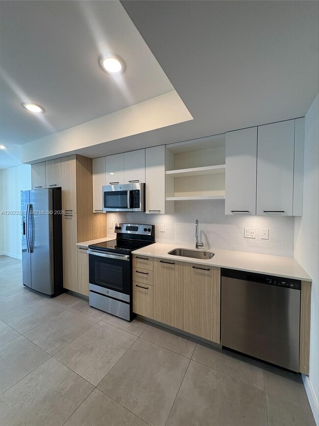 Building Photo - 16395 Biscayne Blvd