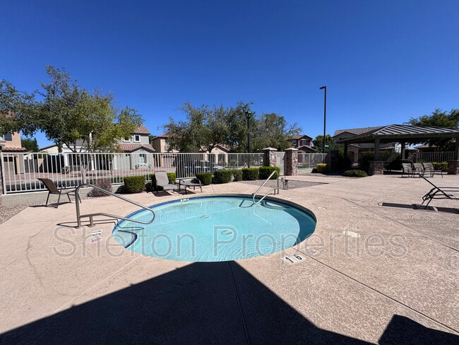 Building Photo - 2047 S Starling Dr