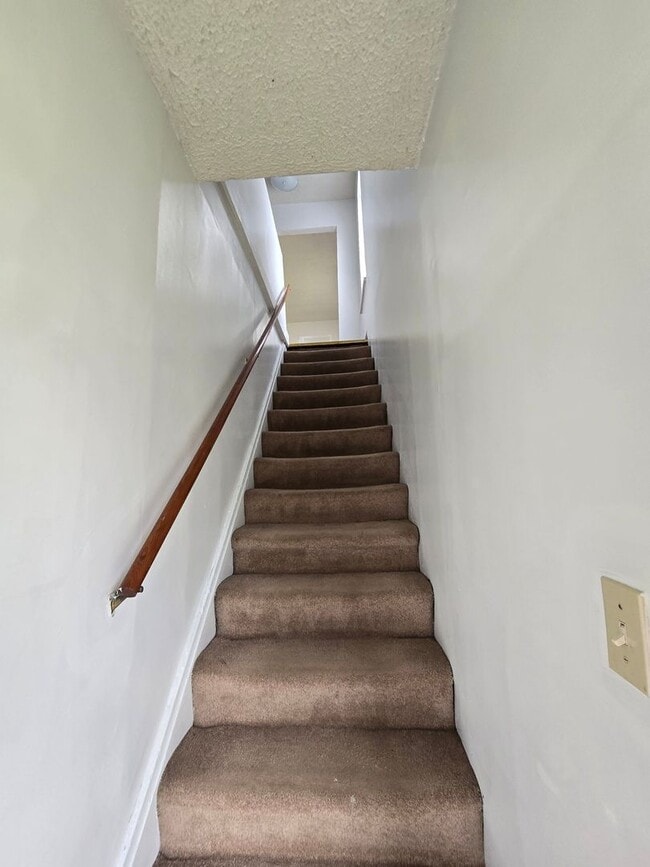 Building Photo - 406 1/2 S Hague Ave-