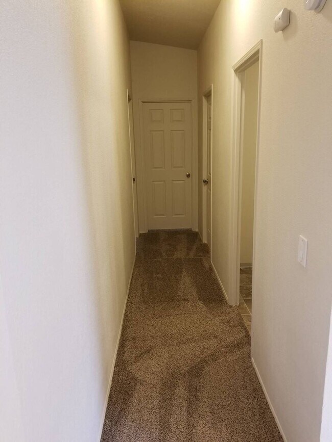 Building Photo - Pet Friendly 4 bedroom 2 bath home with a carport near Albany, OR