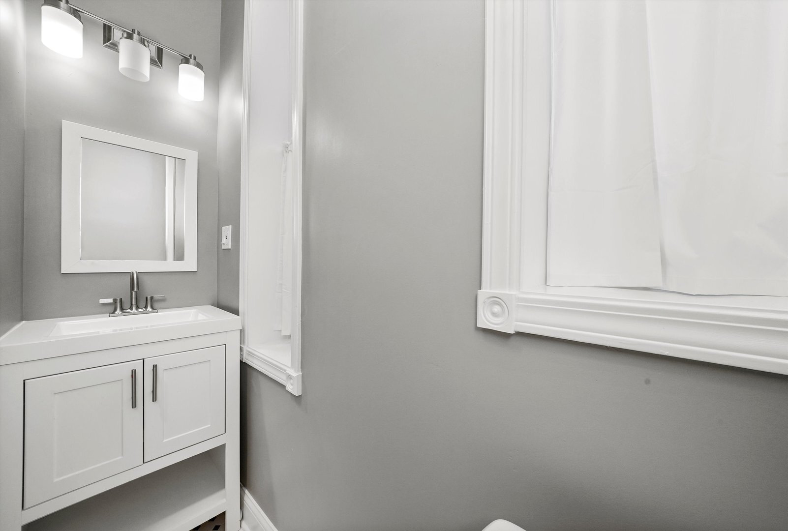 Building Photo - 1900 N Bissell St