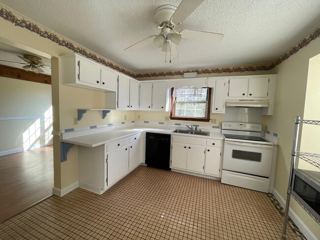 Building Photo - 45746 Military Ln