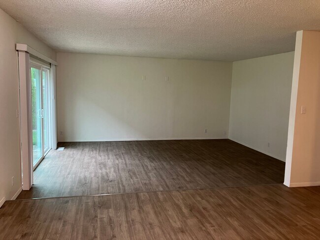 Building Photo - Remodeled Two Bedroom Duplex in North Sale...