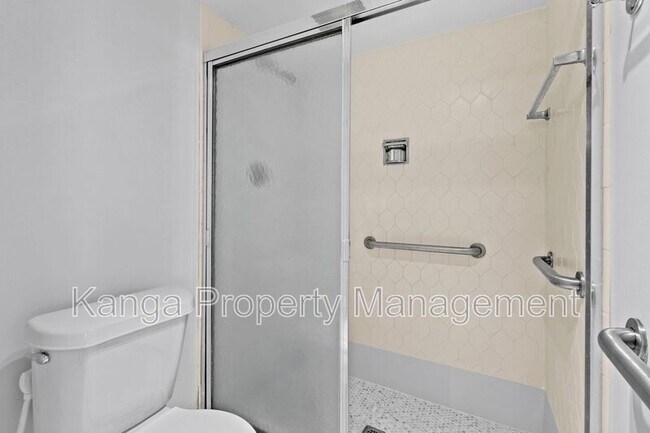 Building Photo - 2425 Presidential Way