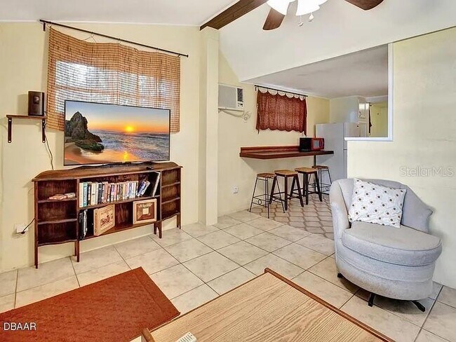 Building Photo - 311 N Blue Lake Terrace