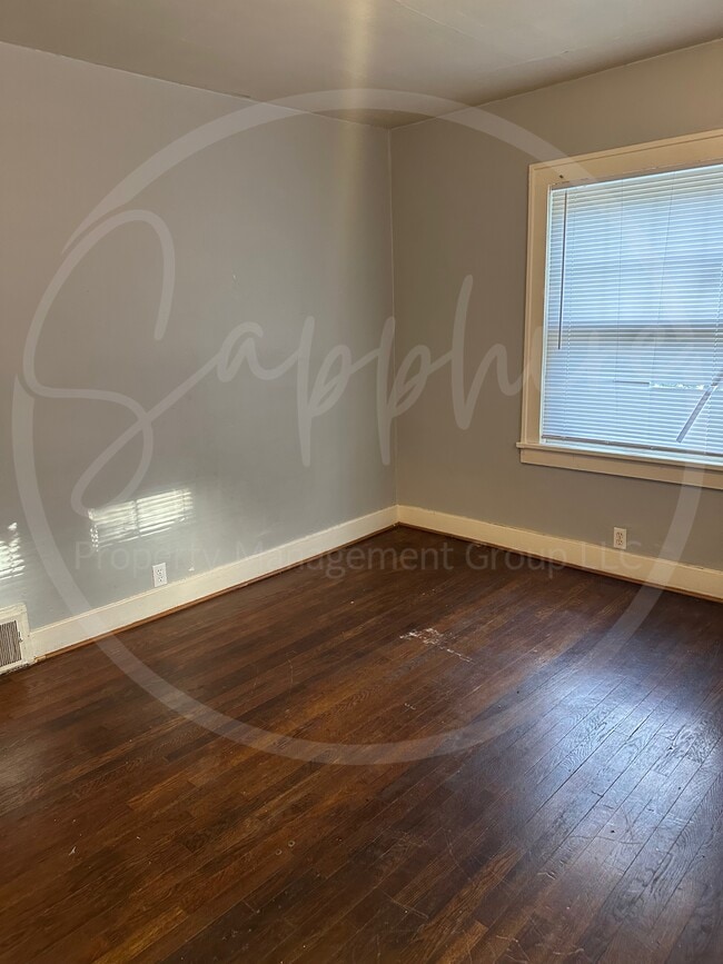 Building Photo - 2404 E 67th Terrace