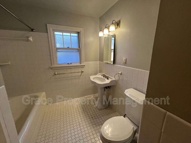 Building Photo - 343 S Clarkson St