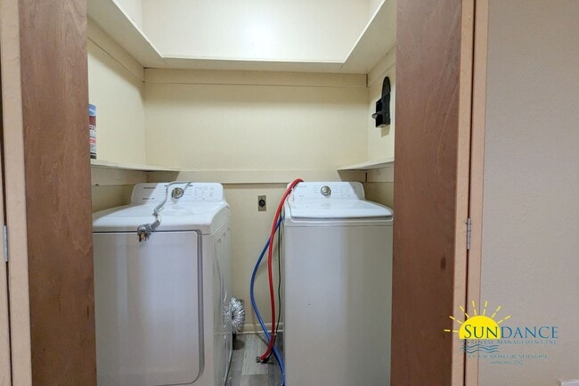 Building Photo - Adorable 2 Bedroom Townhouse located in Fort Walton Beach!