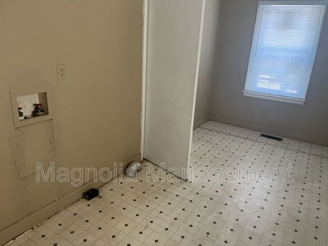 Building Photo - 111 S Elizabeth St