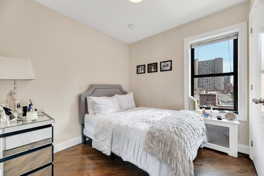 Building Photo - 153 E 26th St