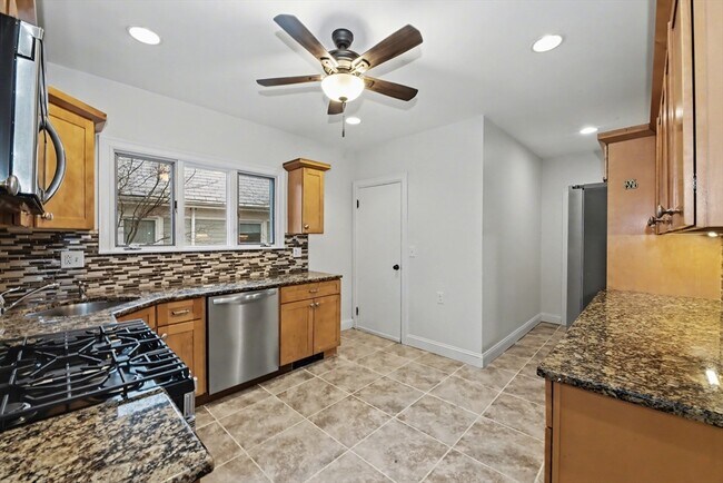 Building Photo - 7 Moraine St