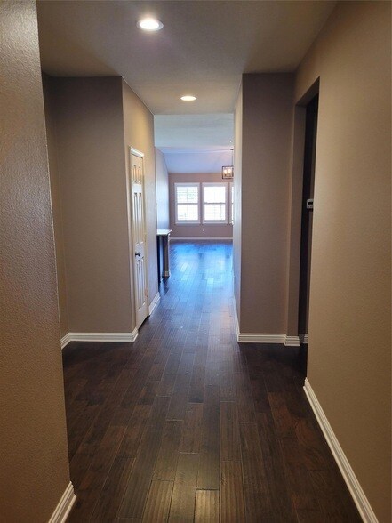 Building Photo - 3416 De Soto Loop