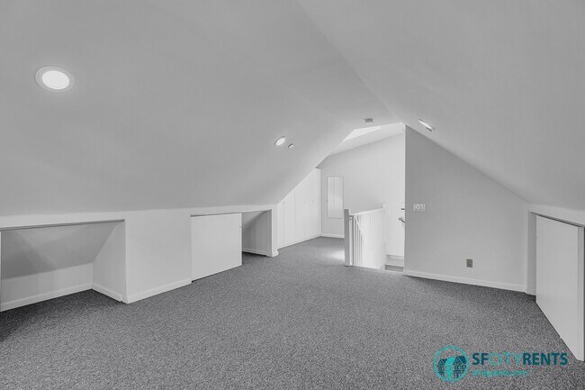 Building Photo - Noe Valley: Remodeled Top Floor Bi-Level Apartment w/ Views & Shared Yard