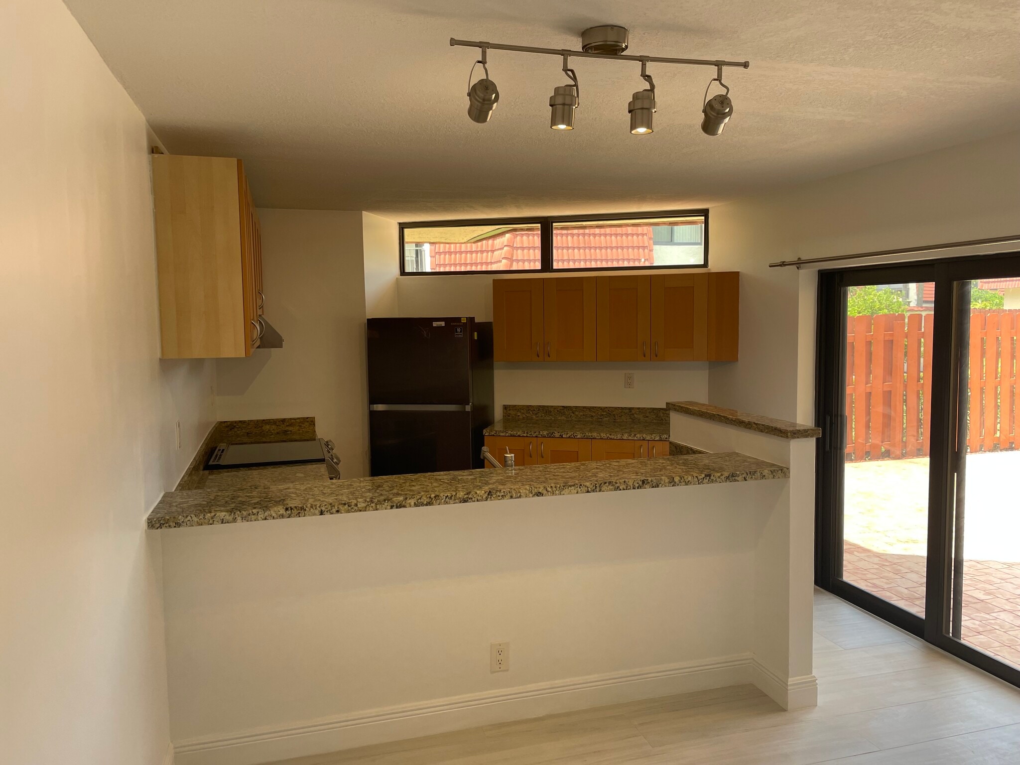 Building Photo - 3878 Victoria Dr