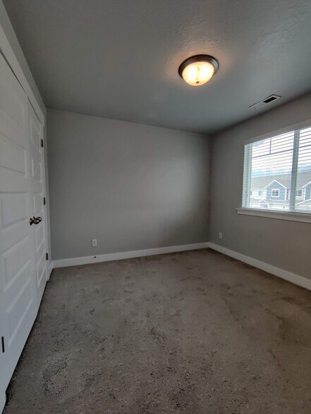 Building Photo - 956 S 2040 W