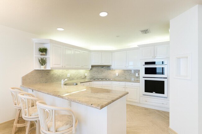 Building Photo - 800 Ocean Dr