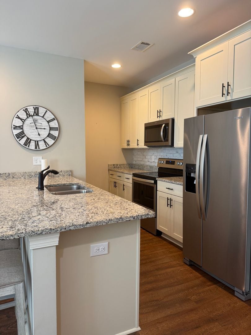 Building Photo - Eagle Ridge Townhome - Furnished Unit - Op...