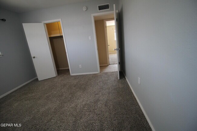 Building Photo - 351 Duanesburg St