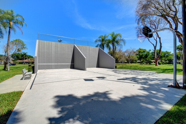 Building Photo - 18715 Candlewick Dr