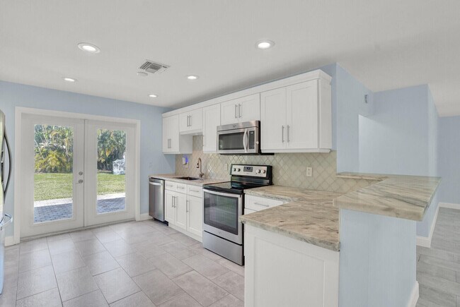 Building Photo - 501 SW 8th St