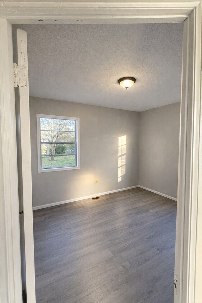 Building Photo - 1301 19th Pl SW