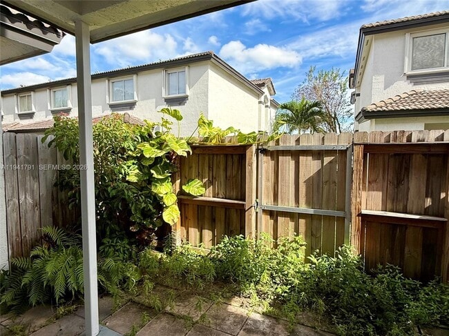 Building Photo - 2311 SE 24th Ct