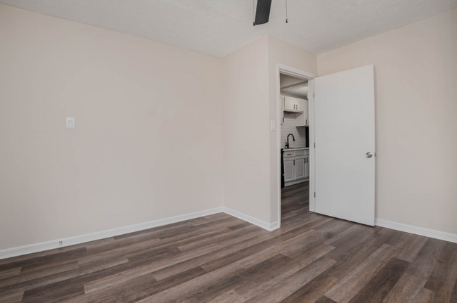 Building Photo - 3030 Cleinview Ave
