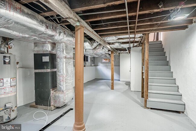 Building Photo - 303 W Washington St