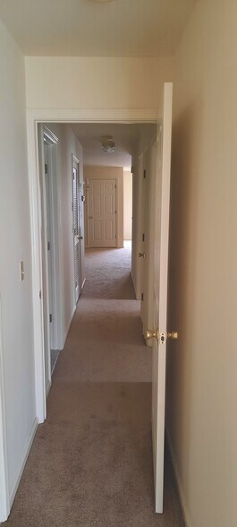 Building Photo - 64 Isabella Ave