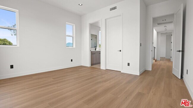 Building Photo - 10842 Peach Grove St