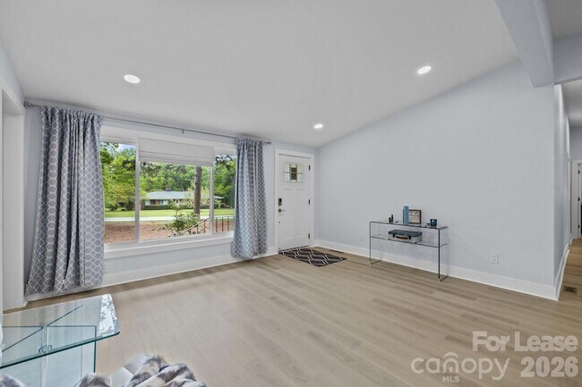 Building Photo - 8609 Cedarbrook Dr