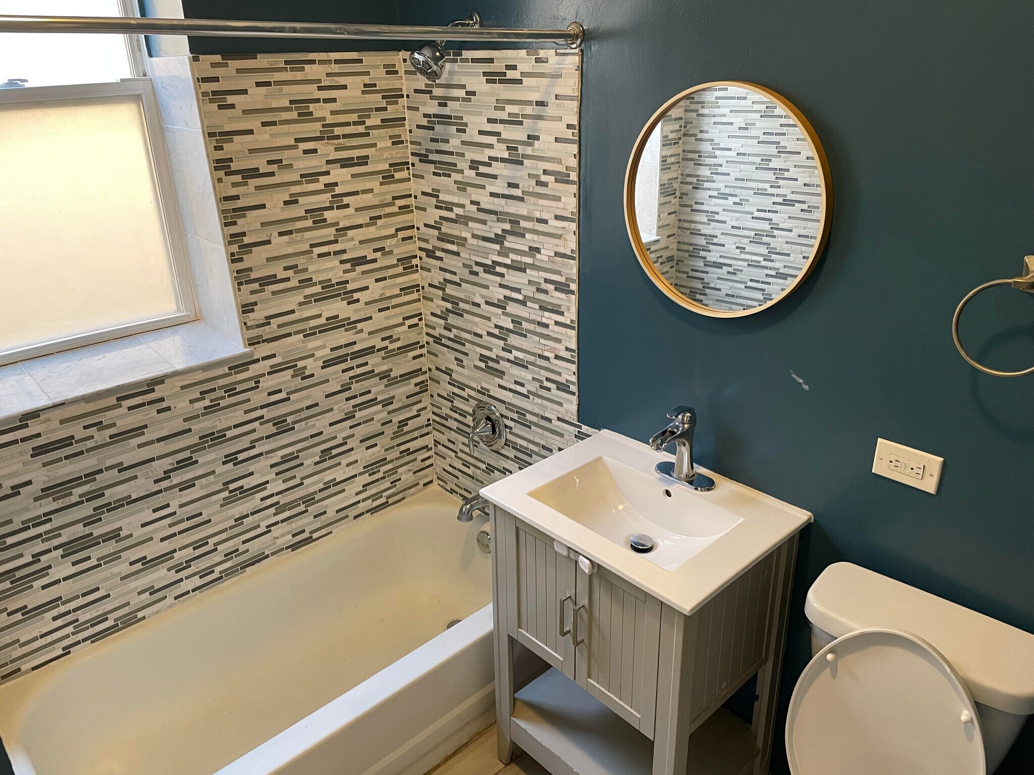 Bathroom - 1452 N Talman Ave