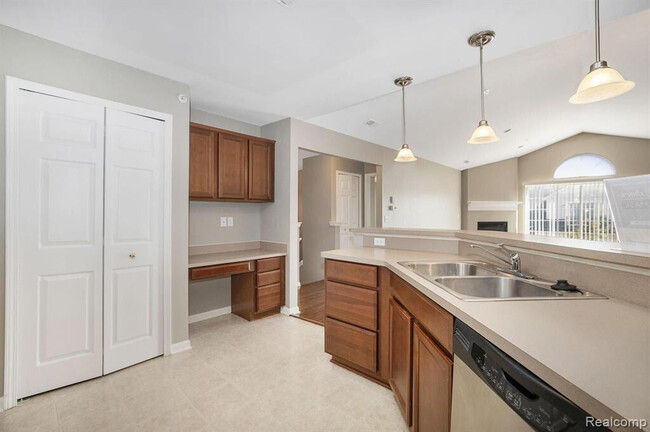 Building Photo - 24204 Alexa Dr