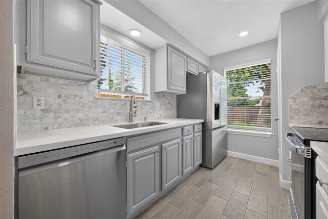 Building Photo - 2450 Long Reach Dr