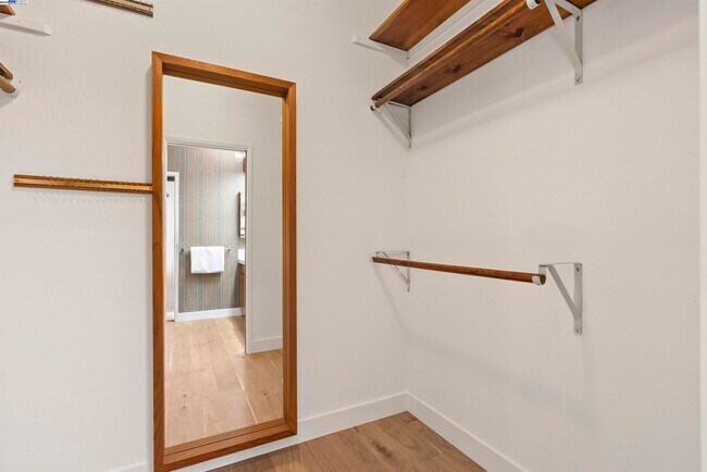 Building Photo - 6425 Zinn Dr