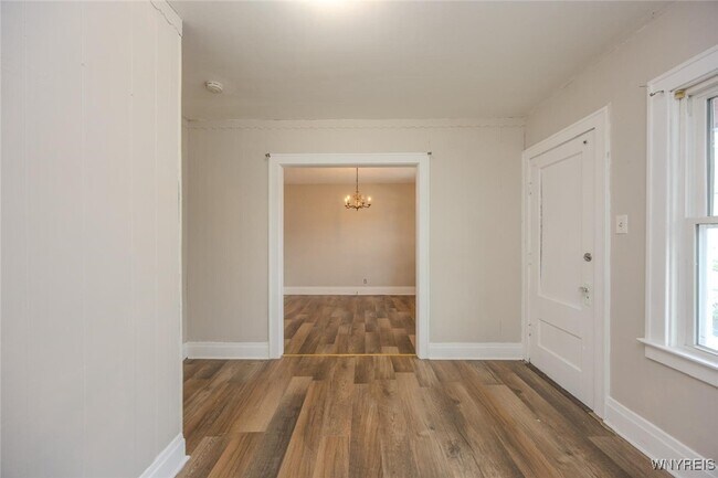 Building Photo - 2253 Niagara St