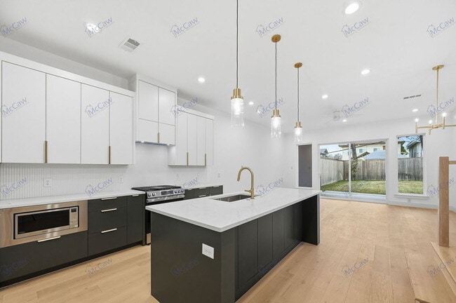 Building Photo - 5633 Side Ave