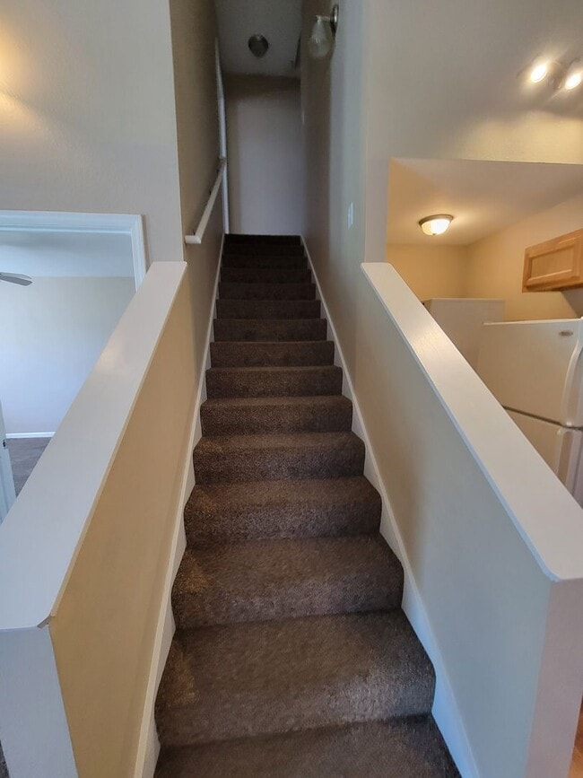 Building Photo - 2 Bedroom/2 Bathroom Townhouse in Fayette!
