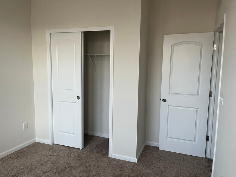 Building Photo - 151 Figleaf Ln